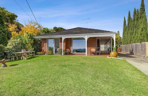 Clifton Springs House | WATERFRONT - BAY VIEWS - Edgewater Springs