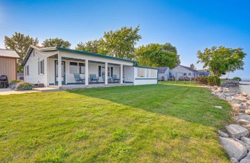 Bay City House | Waterfront Bay City Home w/Dock & Boat Launch!