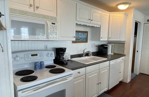 Dickinson House | Waterfront Bay House with Elevator, 350' Lighted Fishing Pier with Boat Lift.