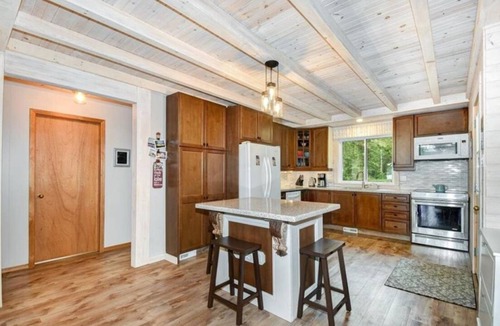 Bobcaygeon Cottage | Waterfront Beach House on Sturgeon Lake