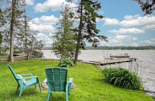 Bobcaygeon Cottage | Waterfront Beach House on Sturgeon Lake