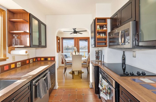 Bremerton Cottage | Waterfront Beach Cottage