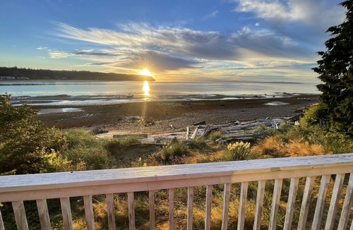 Indianola House | Waterfront Beach Cottage Retreat