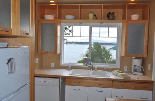Lummi Island Cottage | Waterfront Beach House close to everything!