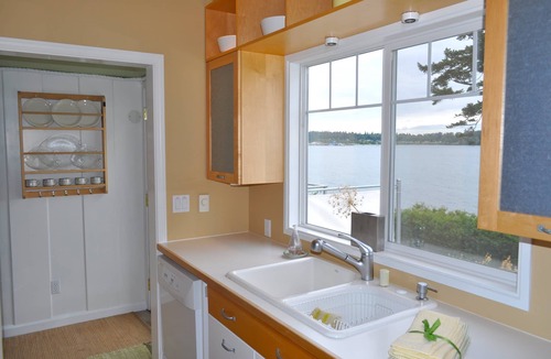 Lummi Island Cottage | Waterfront Beach House close to everything!