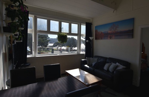 Wellington House | Waterfront Beach house