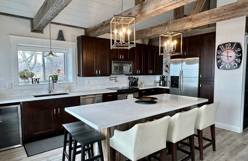 Selkirk House | Waterfront Beach House | Deck, BBQ & Private Beach