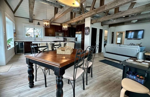 Selkirk House | Waterfront Beach House | Deck, BBQ & Private Beach