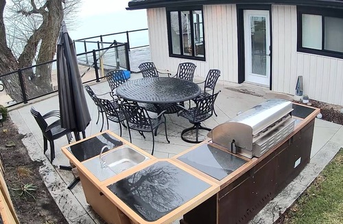 Selkirk House | Waterfront Beach House | Deck, BBQ & Private Beach
