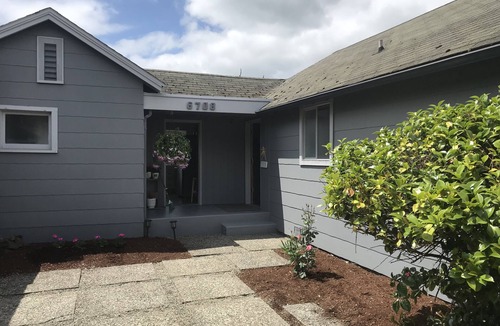 Burley House | Waterfront Beach Rental with beach access