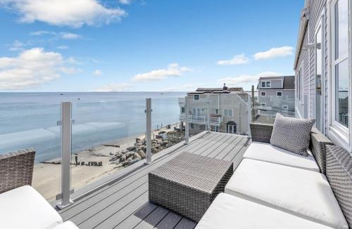 Devon House | Waterfront Beach Retreat