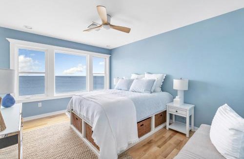 Devon House | Waterfront Beach Retreat