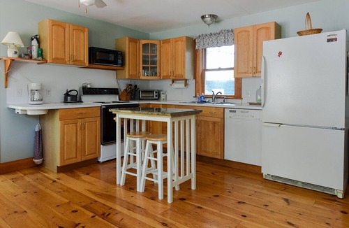 Bremen Cottage | Waterfront ! Beautiful *Biscay Sunsets*Swim, Boat, Fish,Fun