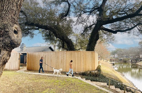 Granbury House | Waterfront/Beauty Bar/Family Fun/2 King Beds