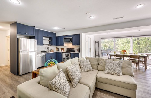 Sylvan Shores Apartment | Waterfront Beaver Lake Apt w/Deck