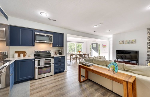 Sylvan Shores Apartment | Waterfront Beaver Lake Apt w/Deck