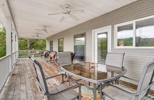 Sylvan Shores House | Waterfront Beaver Lake House w/Deck & Fire Pit!