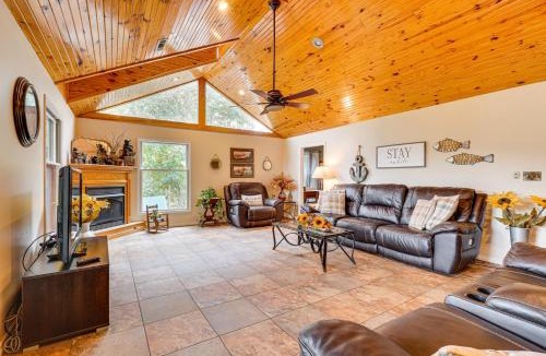 Sylvan Shores House | Waterfront Beaver Lake House w/Deck & Fire Pit!
