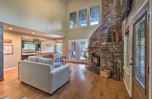 Springdale House | Waterfront Beaver Lake Hideaway w/Kayaks & More!