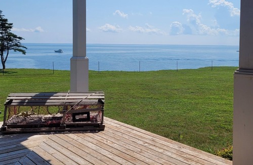 Fernwood Bed & Breakfast | Waterfront bed and breakfast with mesmerizing views.