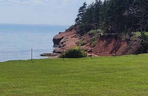 Fernwood Bed & Breakfast | Waterfront bed and breakfast with mesmerizing views.