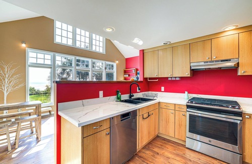 Marietta-Alderwood House | Waterfront Bellingham Bliss: Steps to Beach!