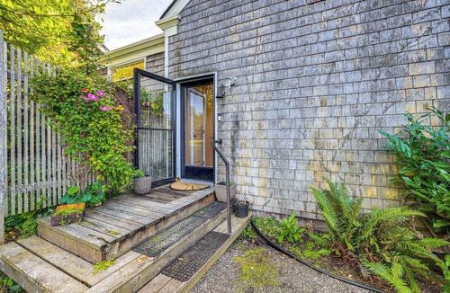 Marietta-Alderwood Cottage | Waterfront Bellingham Bliss: Steps to Beach!