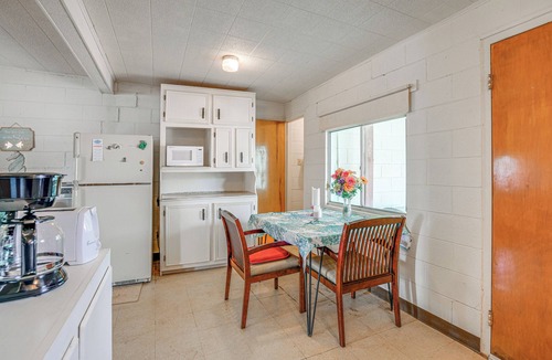 Maryneal Cottage | Waterfront Blackwell Cottage w/Patio & Fire Pit!