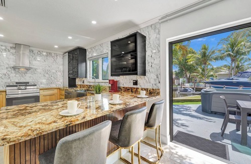 Fort Lauderdale House | Waterfront Bliss. Hot Tub/Kayaks