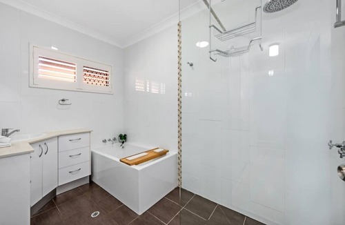 Margate Apartment | Waterfront Bliss in Margate