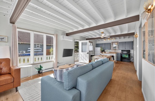 Gloucester County House | Waterfront Bliss – Le Petit Paradis