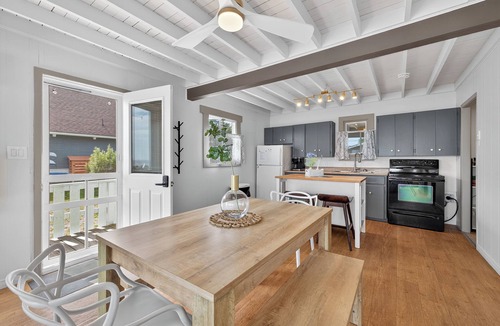 Gloucester County House | Waterfront Bliss – Le Petit Paradis