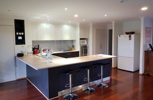 Broadbeach Waters House | ^ Waterfront Broadbeach Abode ^ Child and Pet friendly