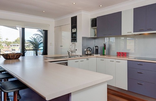 Broadbeach Waters House | ^ Waterfront Broadbeach Abode ^ Child and Pet friendly