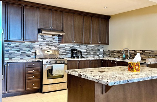 Innisfil House | Waterfront Bright and Spacious Getaway