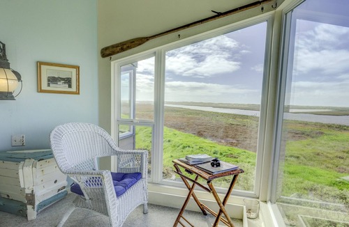 Moss Landing House | Waterfront Building - 6 guest rooms