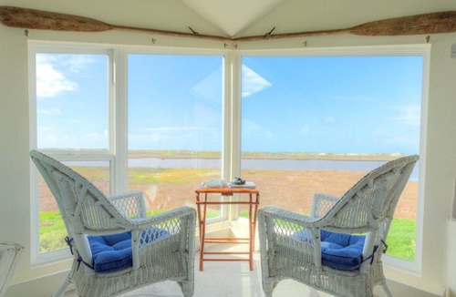 Moss Landing House | Waterfront Building - 6 guest rooms
