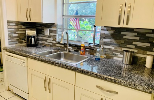 Deerfield Beach Apartment | Waterfront Bungalow, walk to beach, boating and restaurants