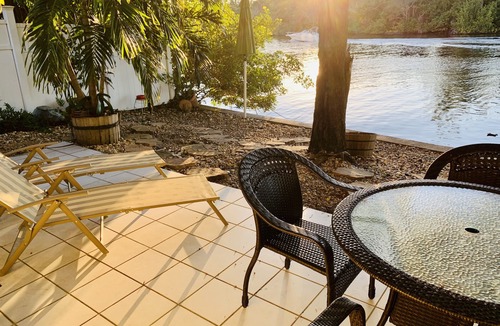 Deerfield Beach Apartment | Waterfront Bungalow, walk to beach, boating and restaurants