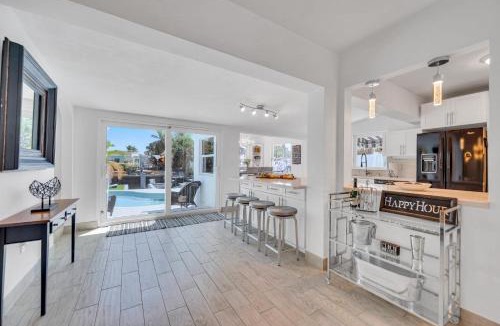 South New River Isles House | Waterfront Bungalow Heated Pool Pineapple Key
