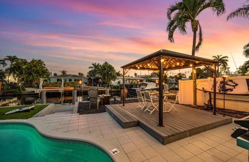 South New River Isles House | Waterfront Bungalow Heated Pool Pineapple Key