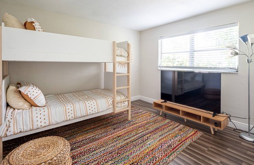 Redevelopment Area House | 🌊Waterfront Bungalow - 1.5 Miles to Downtown!- Last minute discounts!