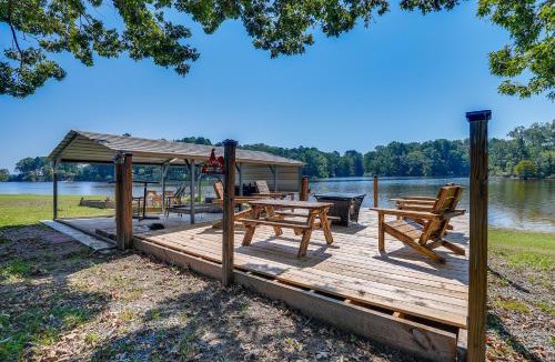 Negreet House | Waterfront ‘Buster's Place on Hickory’ w/Fire Pit