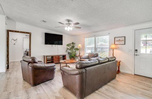 Negreet House | Waterfront ‘Buster's Place on Hickory’ w/Fire Pit