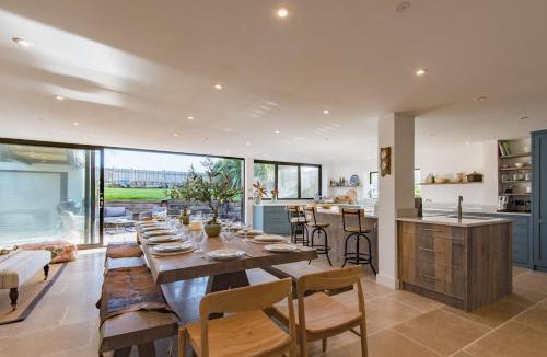 New Romney House | Waterfront by Bloom Stays
