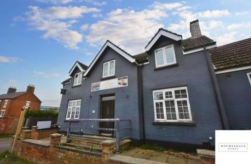 Weston Apartment | Waterfront by Holmesdale Homes