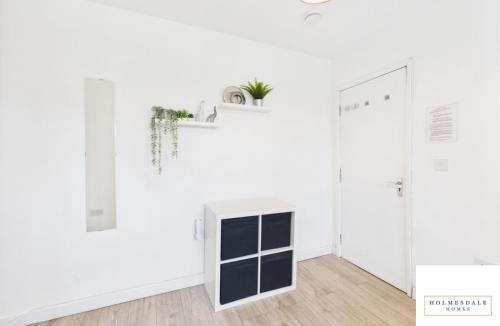 Weston Apartment | Waterfront by Holmesdale Homes