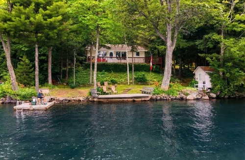 Algonquin Highlands Cottage | Waterfront Cottage on Halls Lake