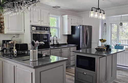 Saint-Andre-Avellin Ski Chalet | Waterfront