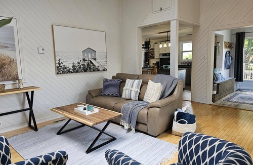 Saint-Andre-Avellin Ski Chalet | Waterfront
